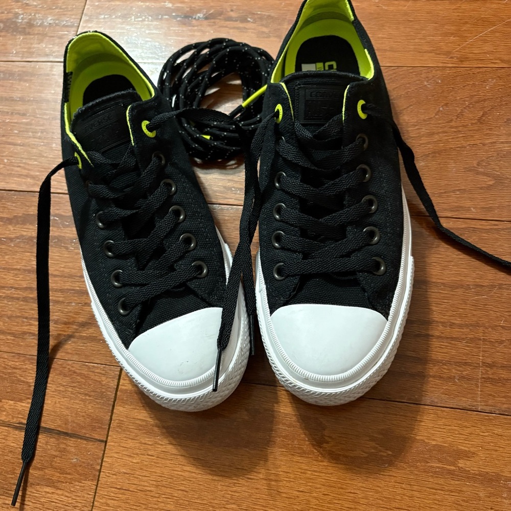 Converse Chuck Taylor All Star II OX. Youth 7 Women's 8.5